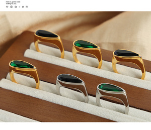 Nuovo Anello Geometrico di Lusso in Titanio Placcato Oro per Donne, con Stile Retrò e Sofisticato. - Product Image 2
