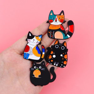 Renkli Kawaii kedi pimleri siyah kedi emaye Pin Metal rozeti gemi hazır - Product Image 4
