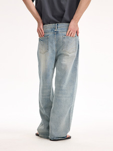 Jeans de Pierna Recta de Alta Calidad con Logotipo Personalizado, Estilo Básico CleanFit, Lavados y Desgastados, en Mezclilla Cruda Azul Claro, Unisex - Product Image 3