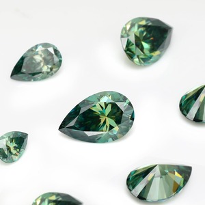 Piedra Suelta de Moissanita Verde, Corte Pera, Claridad VVS1, Certificación GRA para Fabricación de Joyas - Product Image 2