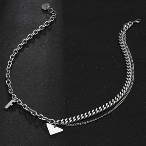 Collar con Colgante Personalizado de 26 Letras del Alfabeto, Triángulo Altamente Pulido, Logotipo Personalizado, Collar con Colgante de Acero Inoxidable de Doble Capa - Product Image 5