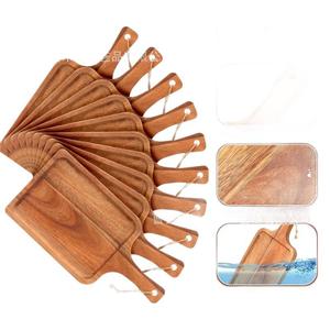 Bandeja cuadrada de madera para queso y pan con asa y cuerda para colgar, tabla de servir pizza de madera maciza para hotel, café y té - Product Image 5
