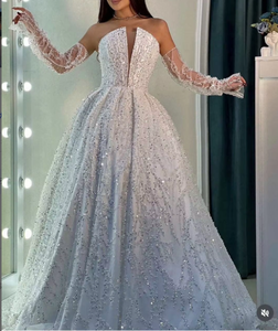 Robe de mariée S0023Y <span class=keywords><strong>pour</strong></span> femme, élégante <span class=keywords><strong>et</strong></span> moderne, avec des perles argentées, un décolleté en V profond <span class=keywords><strong>et</strong></span> des manches longues transparentes amovibles - Product Image 1