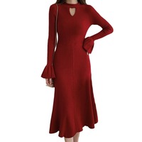 Robe longue élégante de luxe en laine et viscose tricotée à col rond et fines bretelles, collection automne-hiver, design de niche pour femme, export.