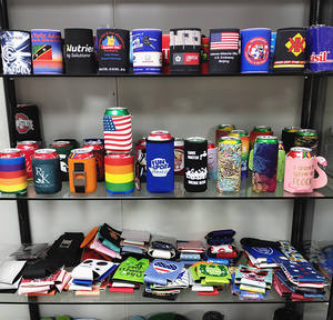 Logotipo personalizado plegable 12oz neopreno Stubby Cooler manga aislada cerveza lata titular con imán OEM ODM patrón de letras - Product Image 5