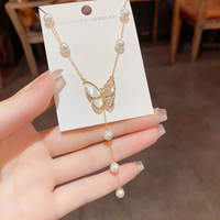 Collier à pampilles en chaîne à maillons plaqué or avec perles blanches de qualité supérieure, design haut de gamme pour femme, cadeau OEM, tendance ITA
