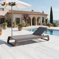 Chaise longue de luxe personnalisée en rotin PE pour extérieur, chaise de plage moderne, chaise longue de piscine pour hôtel, villa, complexe hôtelier, patio