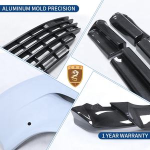 Kit carrosserie <span class=keywords><strong>Aston</strong></span> <span class=keywords><strong>Martin</strong></span> DBX Upgrade 707 en carbone sec et FRP : pare-chocs avant, feux de jour (DRL), jupes latérales, garde-boue arrière, embouts d'échappement, aileron de toit - Product Image 3