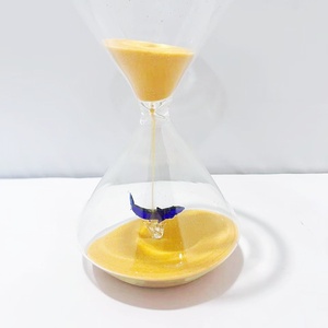 Sablier en verre borosilicate de <span class=keywords><strong>sable</strong></span> <span class=keywords><strong>jaune</strong></span> incrusté de poisson rotatif fait à la main moderne-Décoration intérieure et cadeau de mariage - Product Image 3