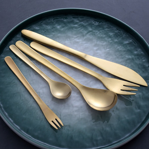 Venta al por mayor cubiertos de Metal cocina 24pcs té café negro postre cubiertos de oro de lujo de gama alta real cola puntiaguda acero inoxidable - Product Image 5