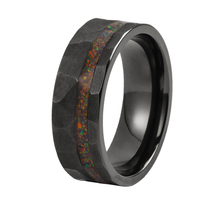 Bague TIZTI en Zirconium Noir Martelé de 8 mm avec Incrustation d'Opale de Feu Colorée Décalée, Ne Se Décolore Jamais, Bagues pour Hommes en Zirconium Noir