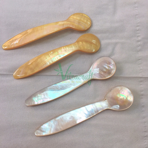 Cuillère élégante en nacre à lèvres jaunes, cuillère à caviar, cuillère à coquille, parfaite pour servir du caviar premium taille 9cm - Product Image 3