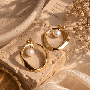 Pendientes Geométricos Chapados en Oro con Perla Natural, Joyería de Moda Vintage para Mujer - Product Image 2