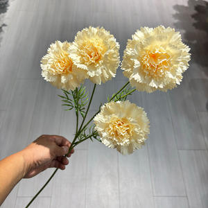 القرنفل الأحمر الاصطناعي ديكور الزفاف 4 رؤوس - Product Image 5