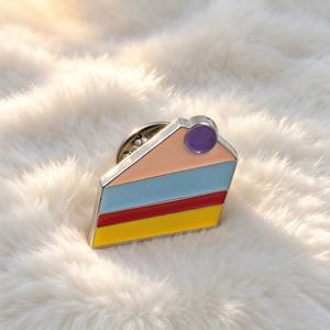 Broche de Noël personnalisée finition polie, épingle de revers en métal de haute qualité avec impression sérigraphiée - Product Image 1