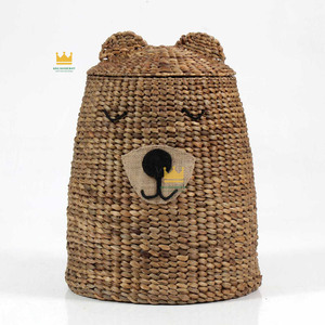 Cesta de Almacenamiento de Ratán con Tapa y Diseño de Oso de Dibujos Animados, Hecha de Jacinto de Agua, para Organizar Juguetes en el Dormitorio Infantil, Decoración Artesanal de Fibra Vegetal - Product Image 1