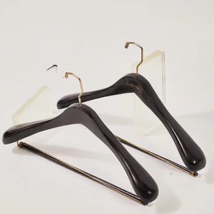 Perchas de Madera de Alta Gama Pagu KB-043 con Ganchos Metálicos Antideslizantes, Tratamiento de Superficie Horneado, Resistentes a la Humedad y a los Arañazos - Product Image 1