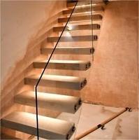 Escalier intérieur droit flottant personnalisable Conception de contremarche ouverte Escalier mural en métal peu encombrant avec options de finition