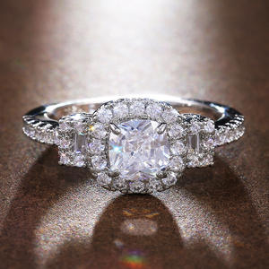 Anello di Diamanti F560 in Oro Bianco, Taglio Brillante Naturale Rotondo, Colore D, Gioiello da Donna per Fidanzamento - Product Image 3