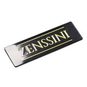 Étiquettes de <span class=keywords><strong>parfum</strong></span> Logo en métal argenté Étiquette de bouteille de Roja Autocollant d'étiquette en métal de <span class=keywords><strong>parfum</strong></span> privé avec finition métallique - Product Image 1