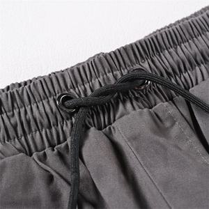 กางเกงขายส่งคุณภาพสูงทรงขากระดิ่งสำหรับผู้ชาย เป็นมิตรกับสิ่งแวดล้อม ระบายอากาศได้ดี มีเชือกผูก ปรับขนาดได้ มีกระเป๋าหลายช่อง ทันสมัย - Product Image 2