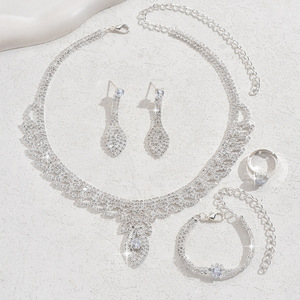 Elegante y Romántico Conjunto de Collar y Pendientes de Novia con Pedrería, Plateado, Venta al por Mayor, Accesorios de Boda Europeos y Americanos - Product Image 4