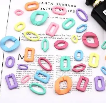 سلسلة من الأكريليك البلاستيكي بألوان الحلوى للبيع بالجملة متوفرة لحزام الحقائب والقلادات