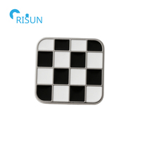 Personnalisé drôle formule F1 course voiture de course noir et blanc damier drapeau émail épinglette insigne broche personnalisé damier émail broche