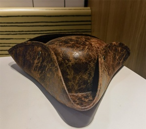 <span class=keywords><strong>Chapeau</strong></span> de <span class=keywords><strong>pirate</strong></span> vintage en cuir PU marron pour fête de Noël, Halloween, festival, performance scénique, <span class=keywords><strong>chapeau</strong></span> de cowboy triangulaire - Product Image 3