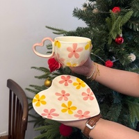 Tasse à café en céramique de conception de forme d'amour tasse de couple à usage quotidien exquis de grande valeur pour le cadeau de la Saint-Valentin Ins Style