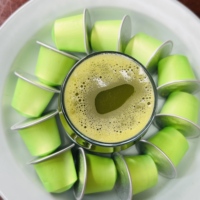 Capsules mélangées au matcha et aux fraises, capsules à la vanille