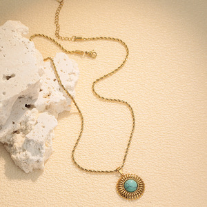 Модные богемные ожерелья с подвесками из нержавеющей стали с позолотой 18K, инкрустированные бирюзой, текстурированные, водонепроницаемые, для многослойного ношения - Product Image 5