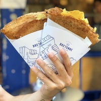 Logo de marque personnalisé papier alimentaire oeuf gaufrier porte-gaufre jetable bon marché cônes de crème glacée porte-crêpe