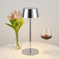 Lampe LED rechargeable en métal électroplaqué pour une ambiance gastronomique, idéale pour les hôtels de luxe, lampe de table sans fil haut de gamme pour les restaurants