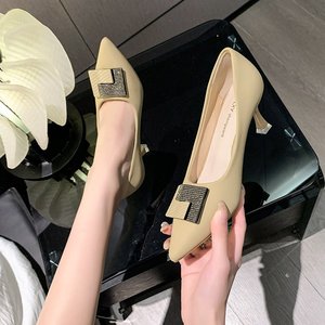 <span class=keywords><strong>Scarpe</strong></span> da <span class=keywords><strong>Donna</strong></span> Eleganti in Vera Pelle con <span class=keywords><strong>Tacco</strong></span> Alto, Sexy e alla Moda, con <span class=keywords><strong>Borchie</strong></span> e Punta Affusolata - Product Image 3