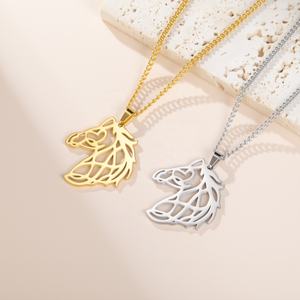 สร้อยคอหัวม้าสแตนเลสขายส่งสำหรับผู้ชายและผู้หญิง ชุบทอง 18k จี้รูปสุนัขจิ้งจอกแบบกลวง - Product Image 1