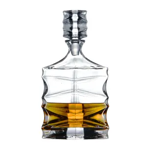 Lüks yüksek dereceli kristal boş cam şişe şekli garip 750ml rom şişe viski şişesi