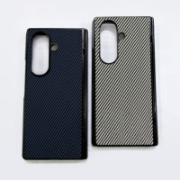 Funda de Cuero PU para Samsung Galaxy Z Fold 7 6 5 W25 con Textura de Fibra de Carbono, Protección de Bisagra y Cristal Templado