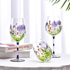 Verres à vin rouge peints à la main pour la maison et l'usage personnel, avec des motifs frais et artistiques - Product Image 1