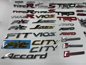 Emblema de Insignia de Coche al por Mayor con Letras y Logo Cromado en Plástico ABS y Metal 3D Personalizado - Product Image 3