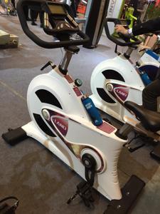 <span class=keywords><strong>Promotion</strong></span> à prix d'usine, personnalisation gratuite, vélo de <span class=keywords><strong>spinning</strong></span> à courroie avec compteur - Product Image 2