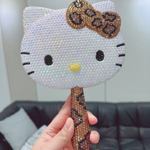 Specchio con Manico Incorniciato <span class=keywords><strong>Hello</strong></span> Kitty, Stampa Leopardata con Diamanti, in ABS Argento, Regalo di Compleanno Personalizzato per Migliore Amica o Fidanzata - Product Image 4