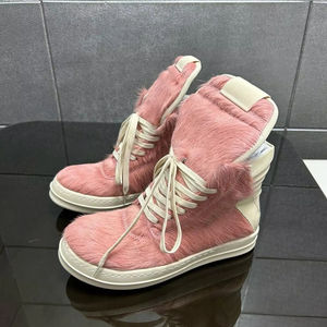 Botas cortas de cuero genuino de diseñador, hechas a medida con crin para calzado informal. Alta calidad para hombres y mujeres. - Product Image 1