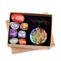 Lot de Colliers Pendentifs en Résine avec Pierres de Guérison 7 Chakras, Cristaux Naturels et Éclats d'Orgonite – Vente en Gros