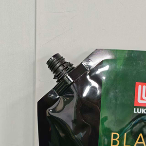 Pochette souple verticale en PE écologique noir brillant avec bec verseur, scellage thermique sécurisé, robuste et portable pour liquides chimiques automobiles - Product Image 2