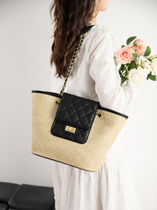 Nouveau <span class=keywords><strong>Sac</strong></span> de Plage 2026 Tendance Été Imperméable en Polyester Matelassé avec Chaîne Crochetée, Porté Épaule et Bandoulière Double Usage - Product Image 2