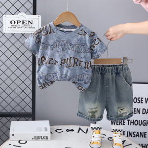 Ensemble deux pièces été pour garçons : T-shirt et short en jean déchiré avec lettres imprimées – Vêtements pour tout-petits – Grande Vente - Product Image 2