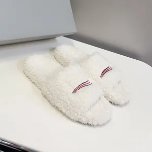 Nouvelles sandales <span class=keywords><strong>d</strong></span>'hiver chaudes pour femmes 2026, à bout ouvert, plateforme, style pantoufle, avec broderie et fourrure, pour femmes - Product Image 4