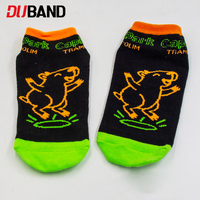 Chaussettes de trampoline avec logo personnalisé, chaussettes antidérapantes pour enfants, terrain de jeux intérieur, chaussettes de sol en coton éponge personnalisées en gros