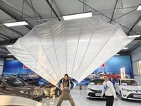 Éventail géant blanc pliable pour spectacle de danse, exposition automobile et performance d'ouverture